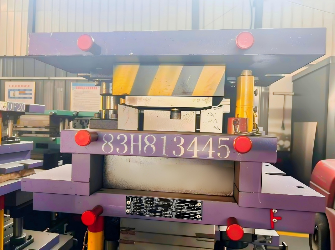 汽车冲压钢板模具