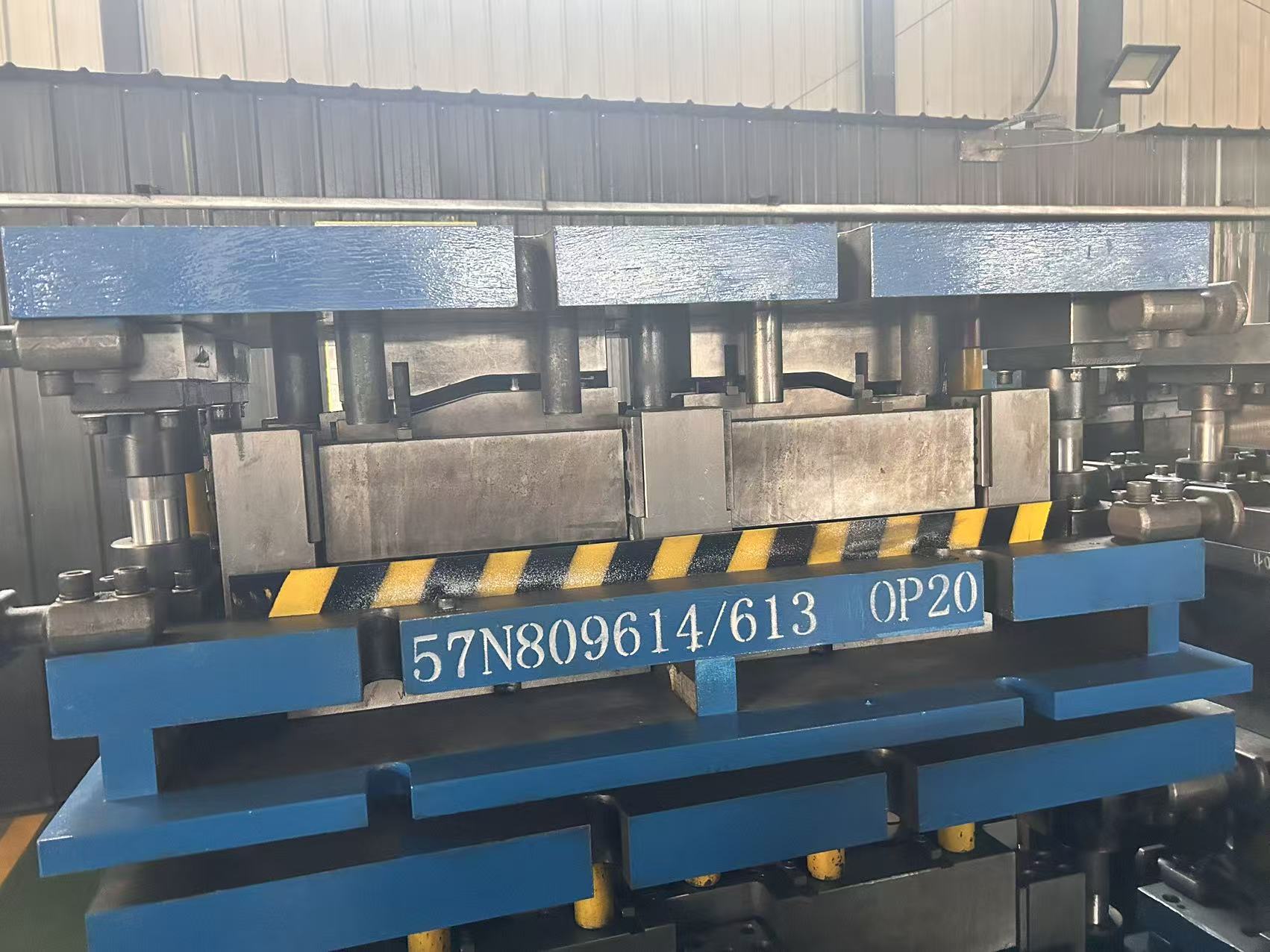 汽车冲压钢板模具1